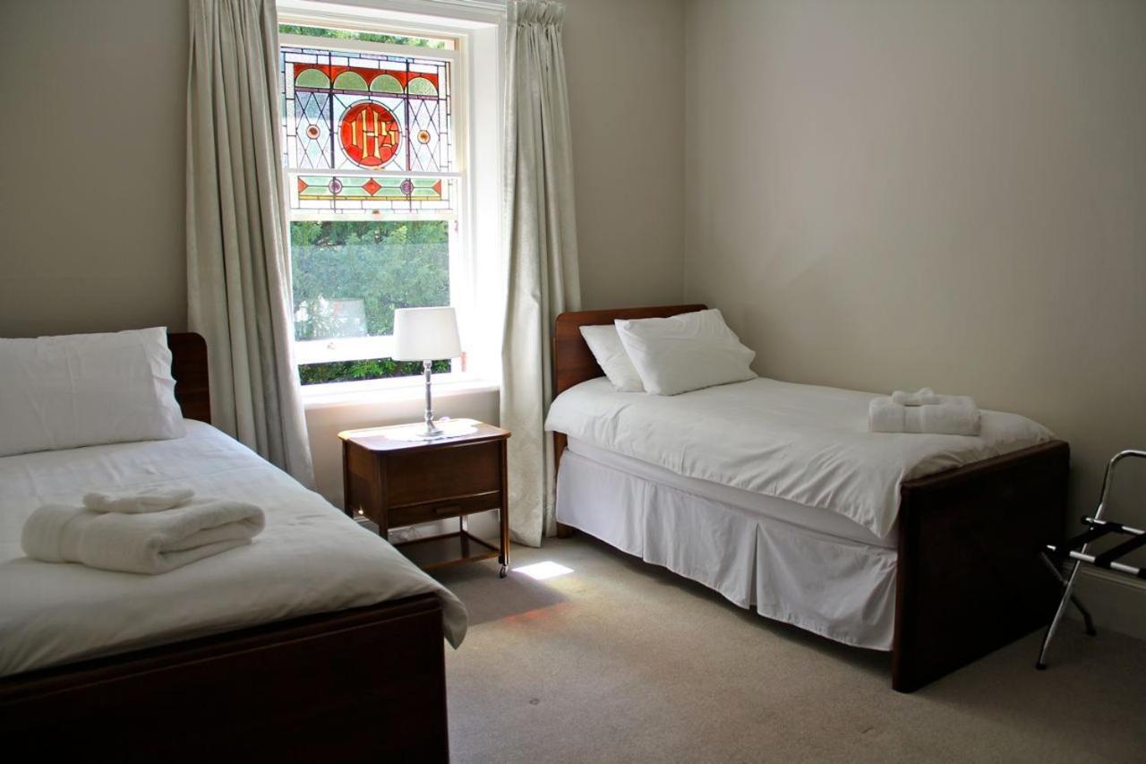 Old Bishop'S Quarters Heritage, Modern & Unique Accommodation Hobart Room photo